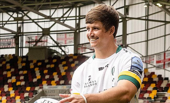 Benhard Janse van Rensburg was presented with a routine try scoring opportunity only for the ball to slip from his hands. France XV beat England XV 35-19